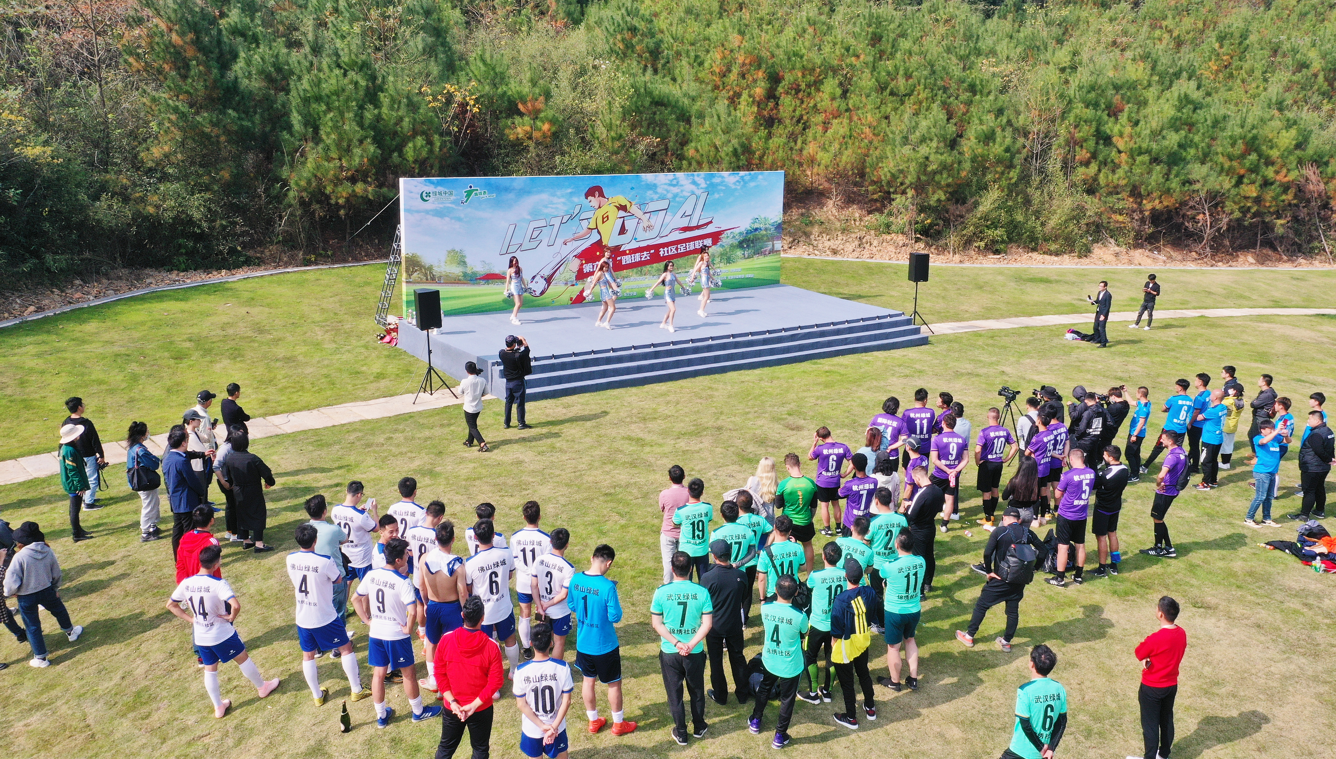 踢球大赛第二轮,足球决赛全场结束