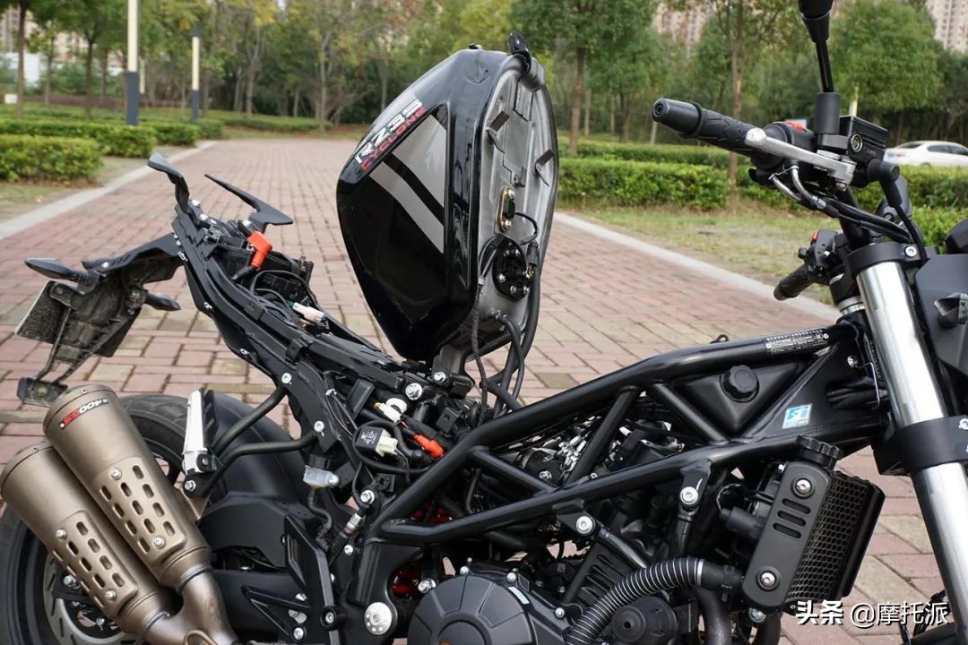 大虾拆车,赛科龙rz3s座高测评