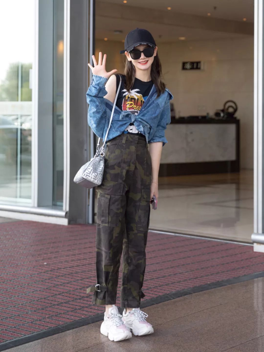 微胖怎么穿上衣配工装裤,160120斤微胖女生穿搭工装裤卫衣