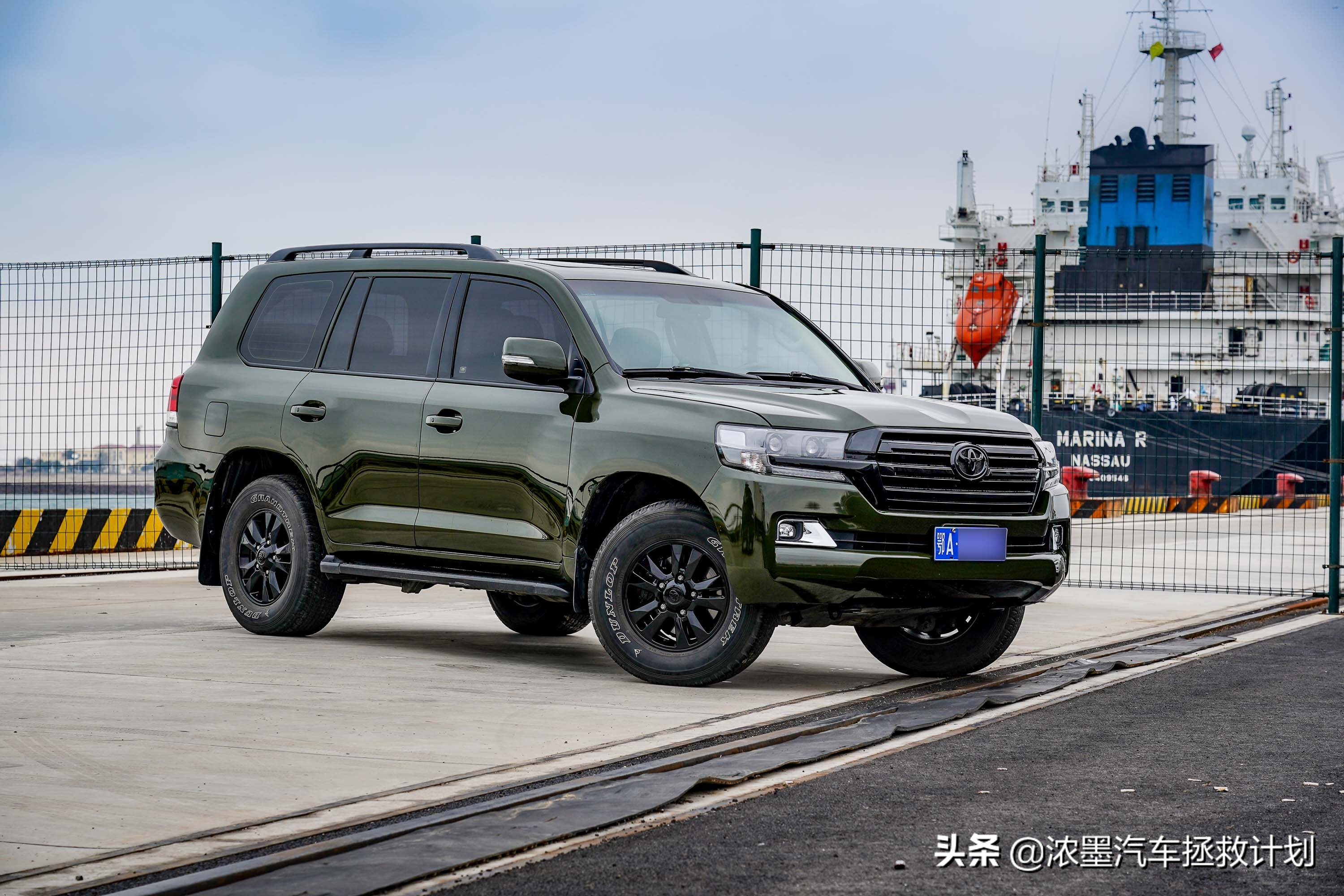 丰田霸道酷路泽带你翻山越岭,丰田兰德酷路泽低速4驱越野模式