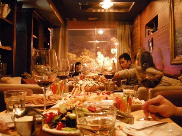 如何对付上司的无理要求加班,通宵加班怎样回复同事不得罪老板