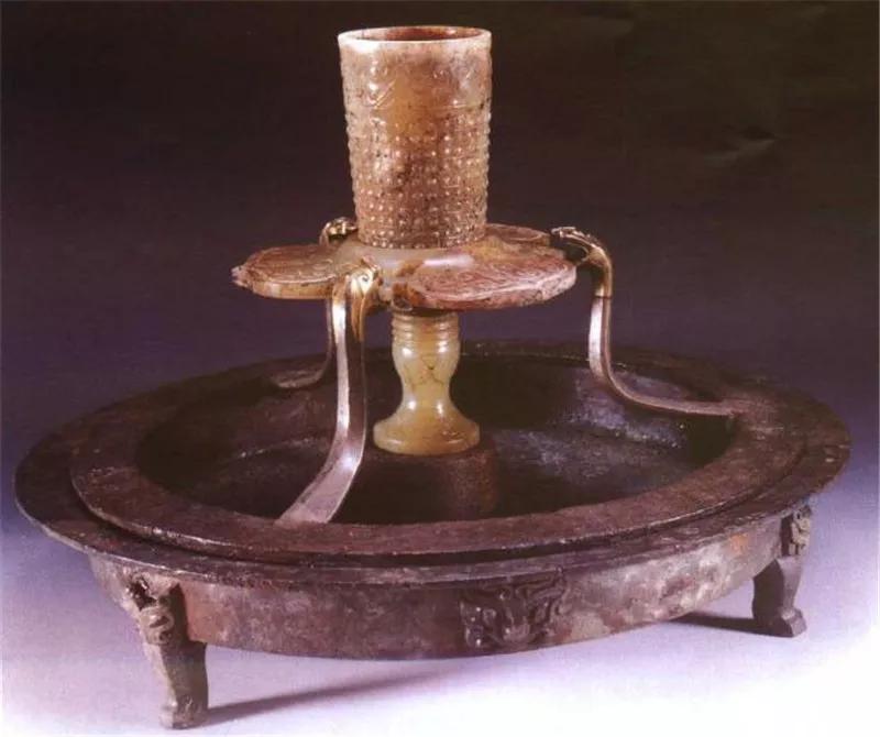 汉代玉的特征图片,汉代玉跪人造型特点