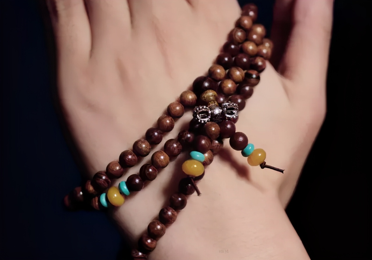 穷戴金，富戴钻，真正有钱玩木串