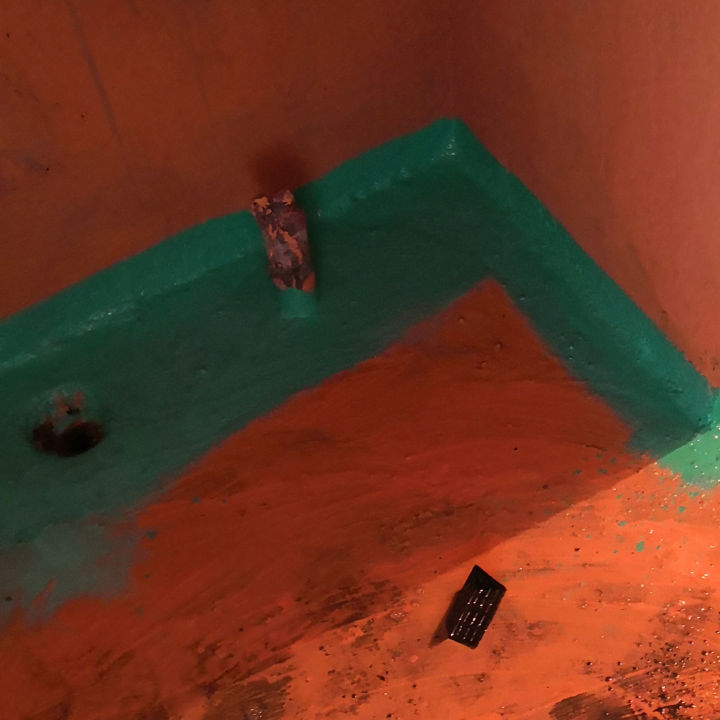 地漏和下水管之间没有接触,地漏和下水管之间有断层