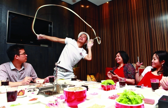 海底捞激励员工的逻辑是什么,海底捞是靠什么让员工无悔卖命的