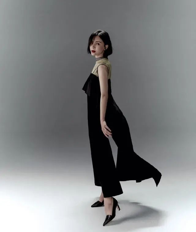 陈数露一袭一字肩短装,陈数露一字肩一袭短装