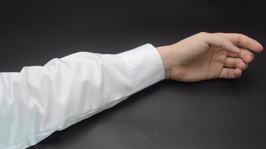 橡皮筋放在衣袖上太厉害了，现在知道为时还不晚，尽快叮嘱家里人