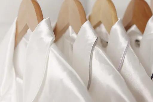 夏季白衣服穿久了发黄,夏天衣服为什么穿久了会变黄