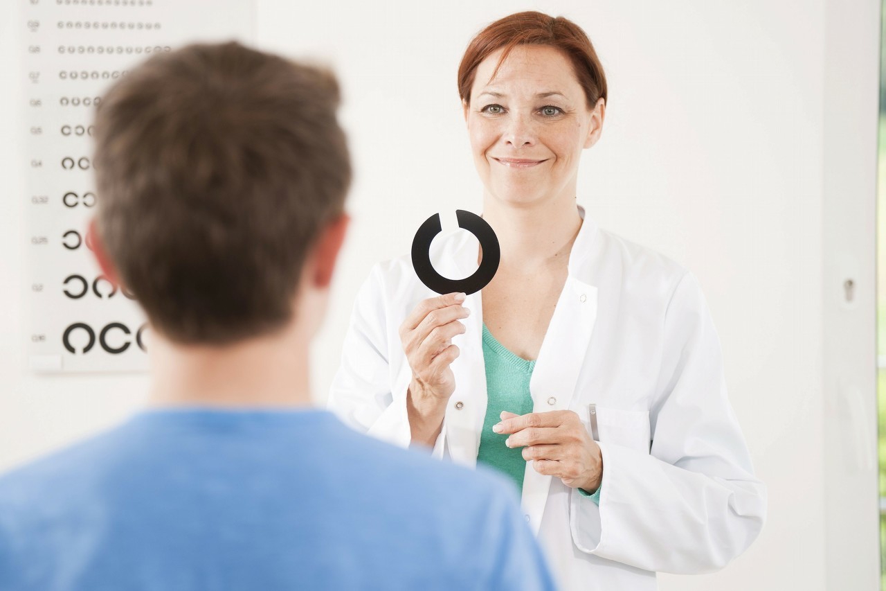 如何帮孩子矫正斜视,小孩斜视怎么矫正最有效