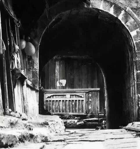 悠悠沱江：渔夫点亮边城夜，灯火照得凤凰醉！