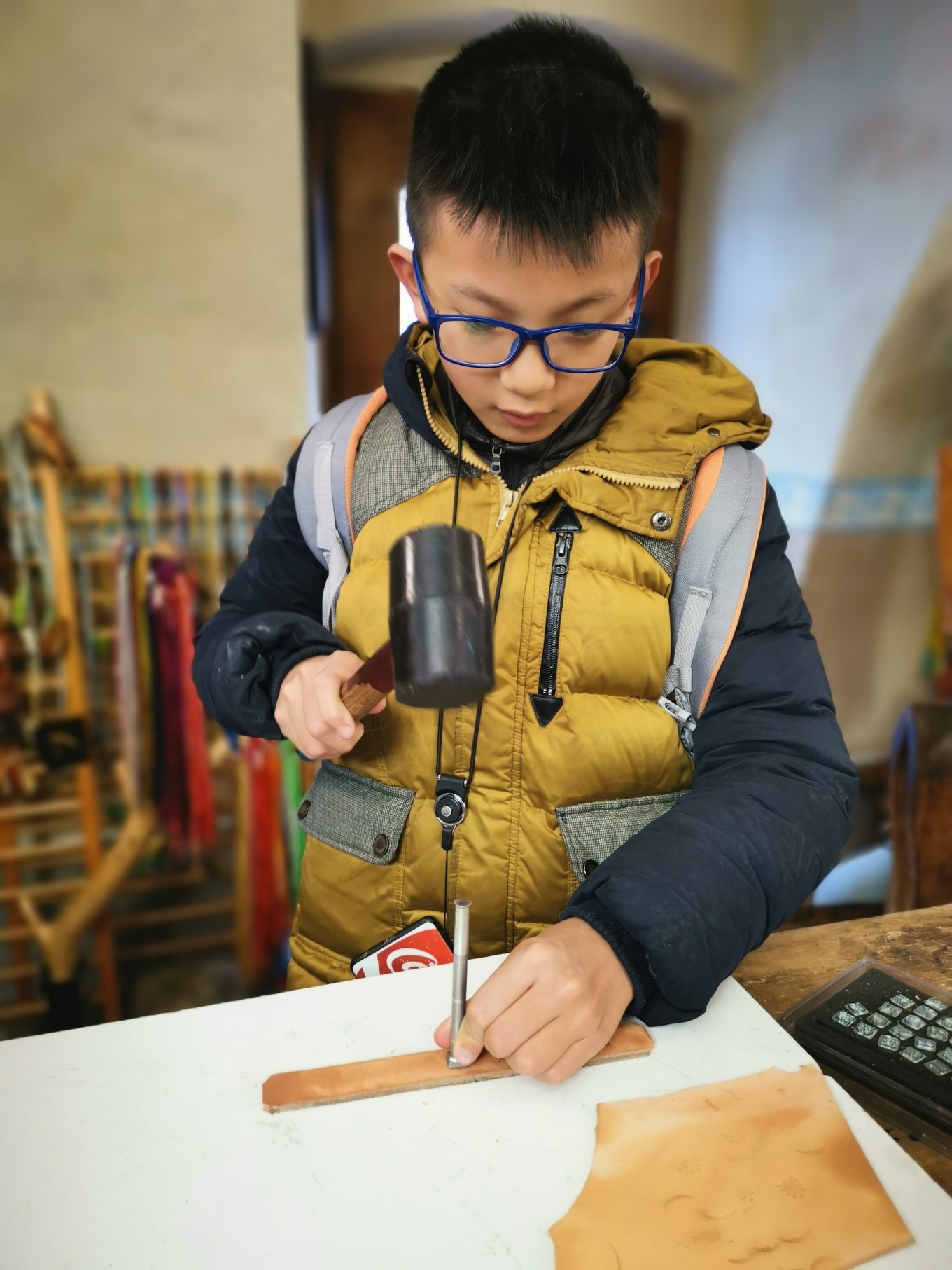 中欧美景美食自驾之旅在CK小镇亲手制作皮具纪念品