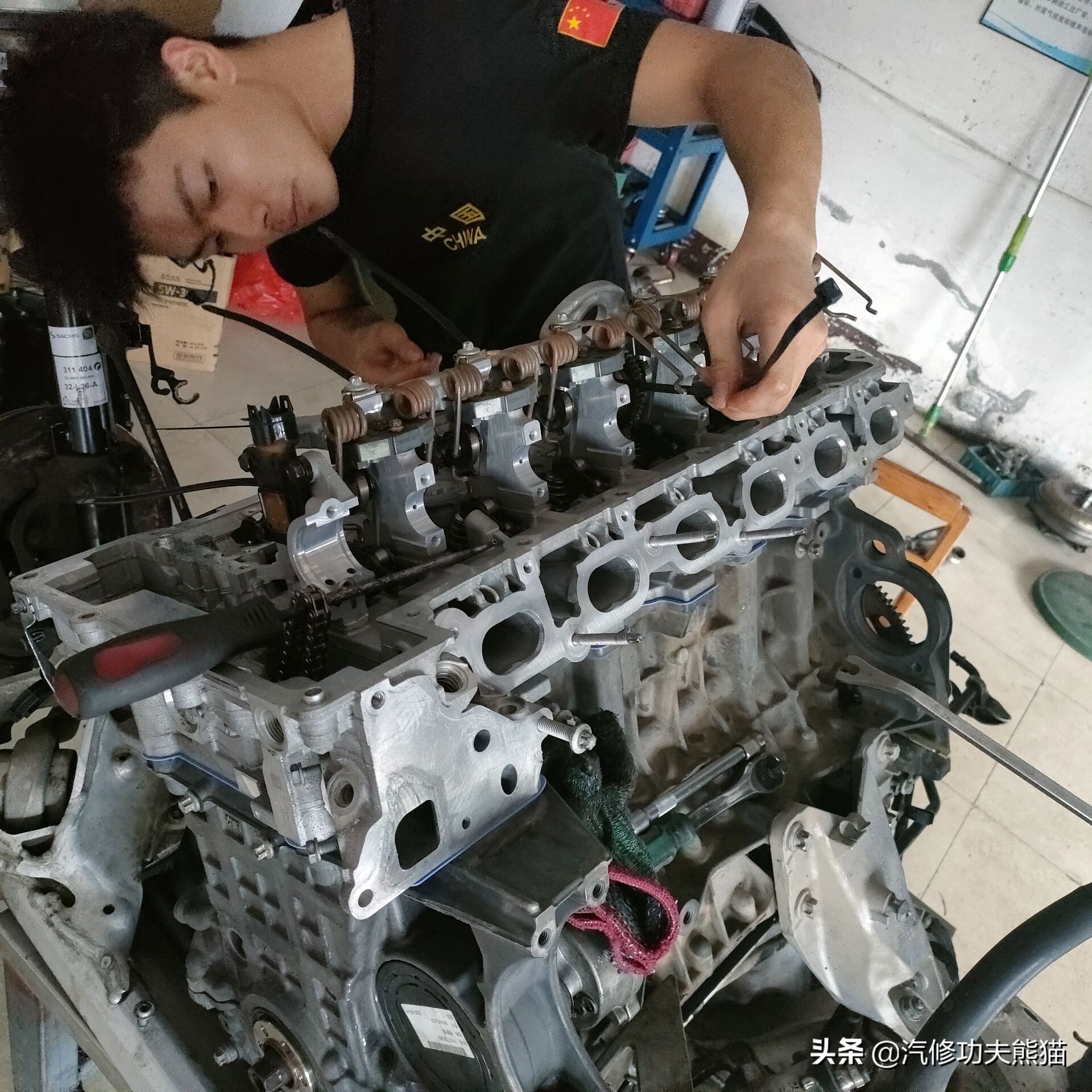 宝马e90325i2007款,宝马e90漏机油通病