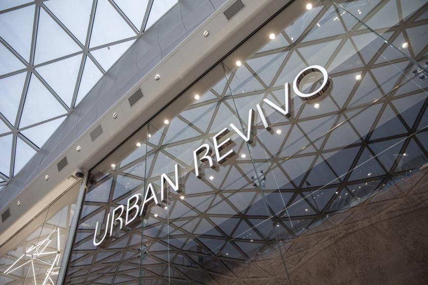 ur全球超大旗舰店,ur海外店