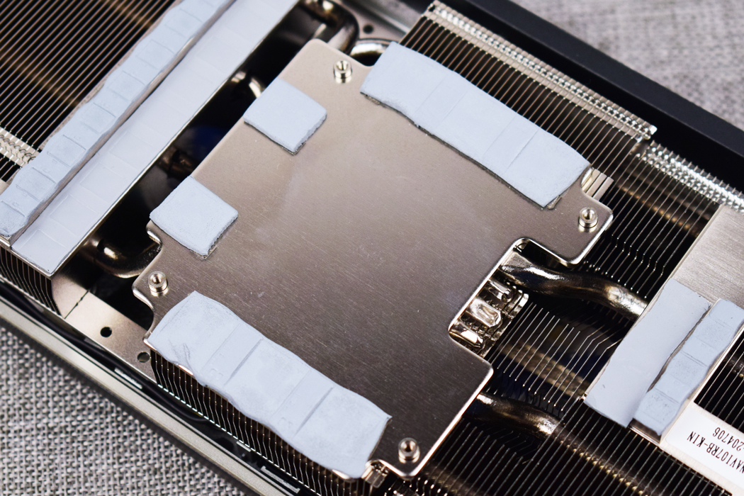 讯景rx6800海外版v1图片,rx6800讯景海外版