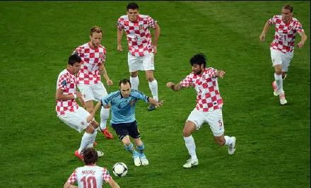 足坛世界名画,足坛1v5名画