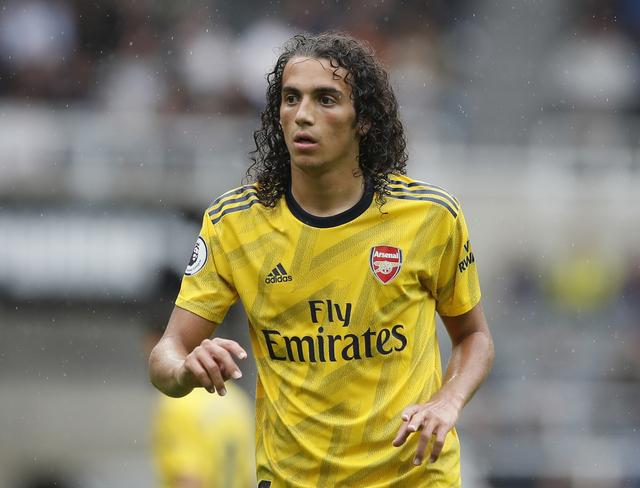 阿森纳0-1挖出新星！20岁小将让球迷改变偏见，过人+调度已成铁腰