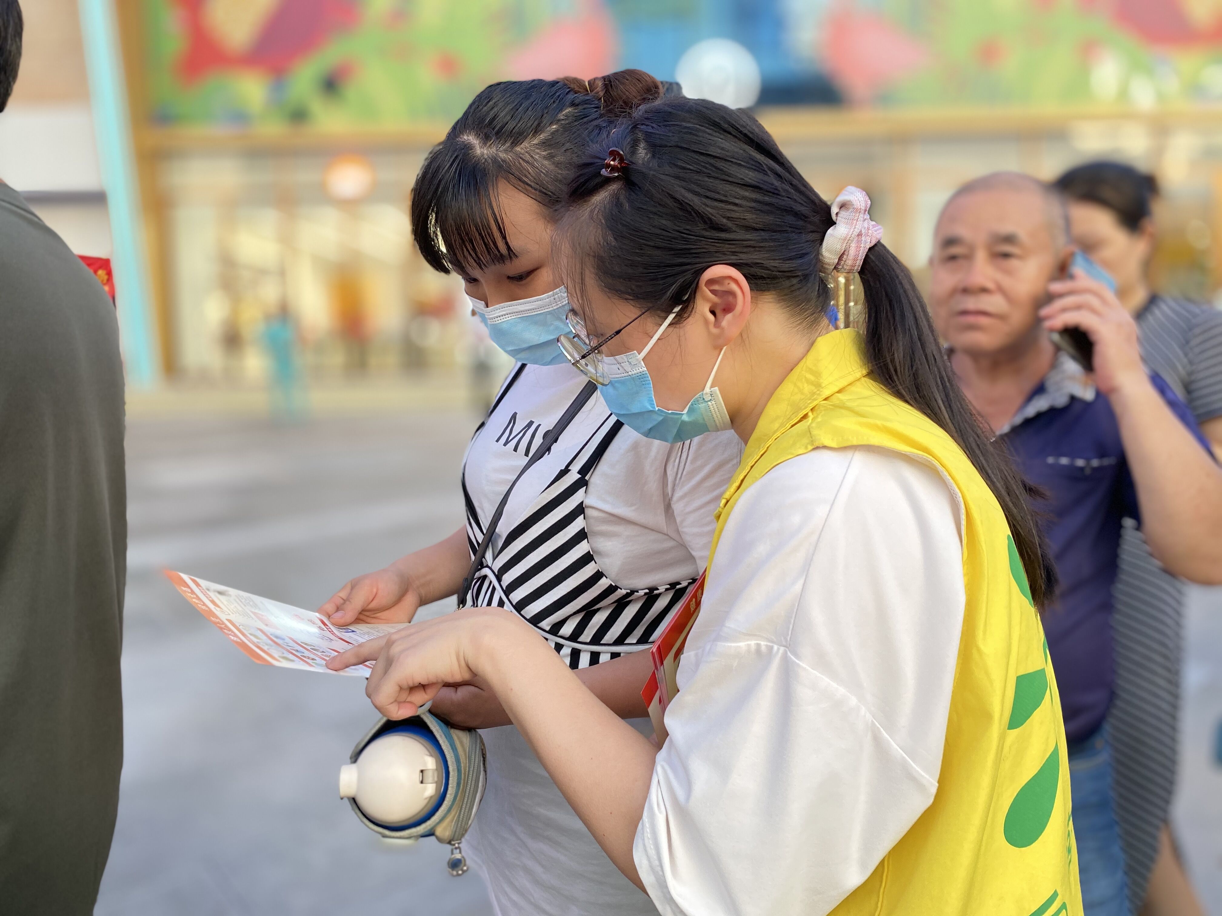 社区开展禁毒宣传进万家活动,春水镇开展禁毒宣传