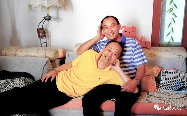 鐕曞北鑴氫笅鍐涙牎鍥剧墖,鐕曞北灏戝勾鍐涙牎