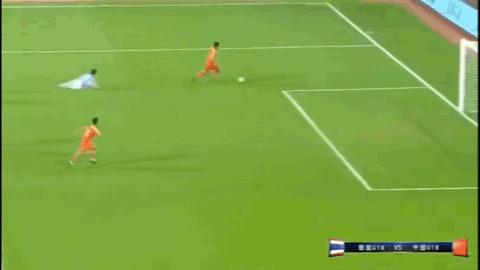 本该严肃的场合经常忍不住笑,本来是严肃的事情结果变成了笑料