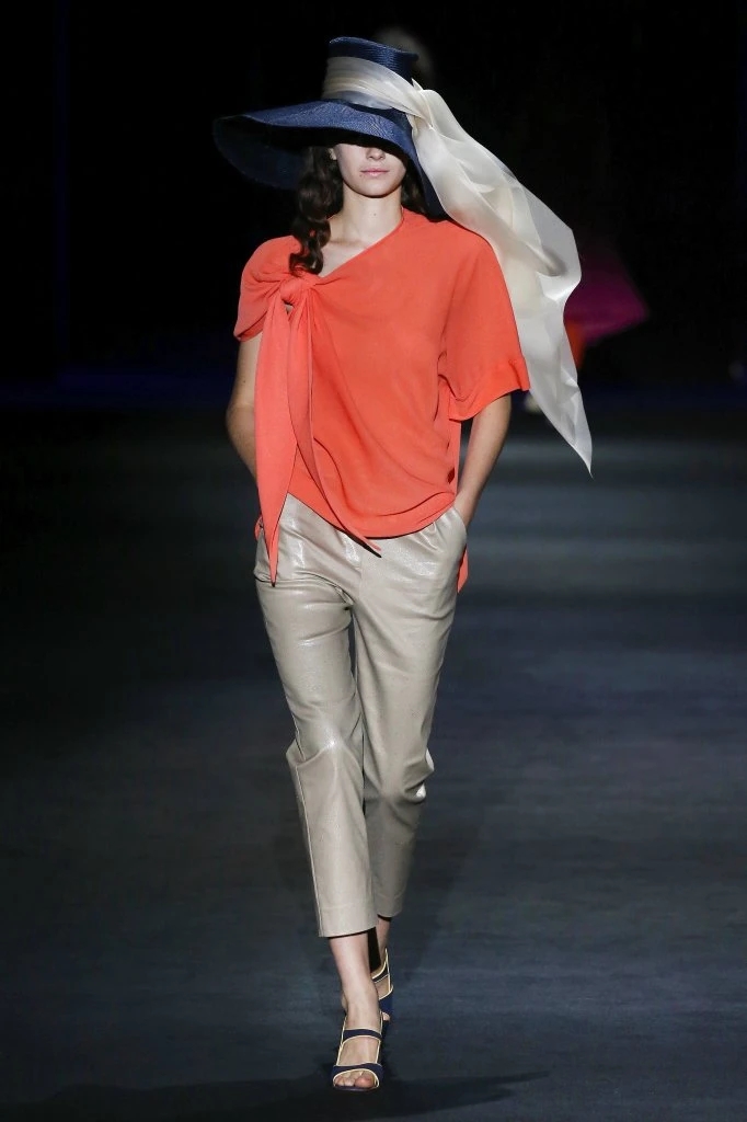 小胸怎么调理变大,小胸怎么做到聚拢