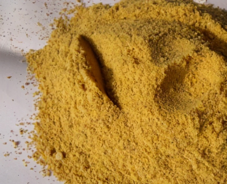 芥末是用什么做的为什么是绿色的,芥末是治什么用的