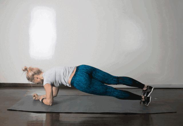 小肚腩下垂如何练收腹,瑜伽平坦小肚腩练出马甲线