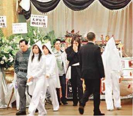 失去知音黄家驹后其女友也溺毙浴缸叶世荣没有第一时间报警抢救