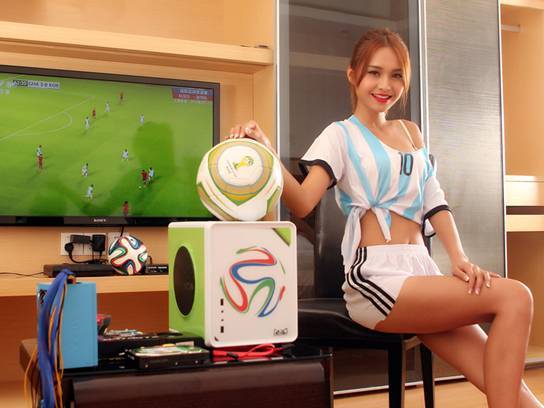 颜值与个性共舞，大水牛铁血战士异形机箱，越夜越有机