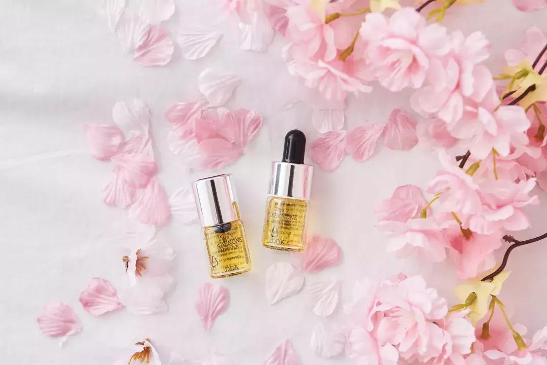 明星童颜秘诀，每1秒卖出10瓶的TA，素人高呼有效淡纹、去暗沉！