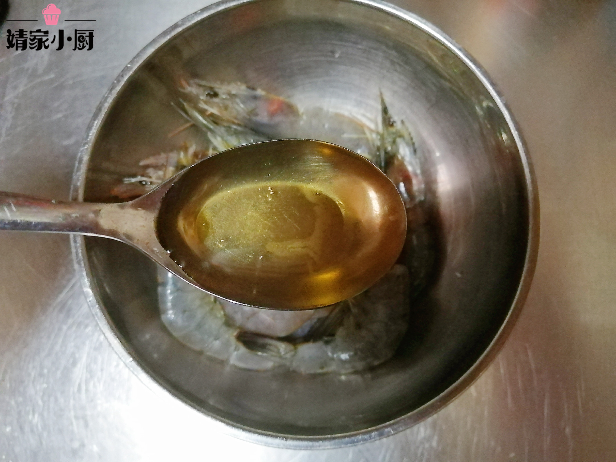 口感酥脆的避风塘炒虾,白灼虾10分钟快手菜