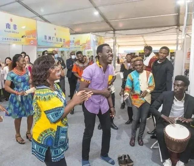 世界就在脚下,世界就在