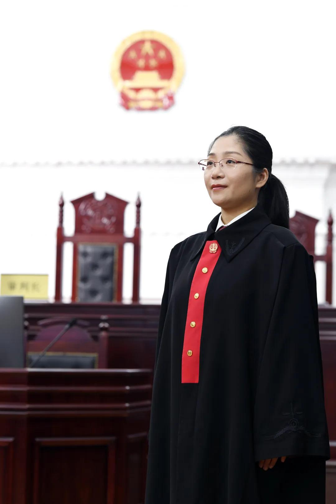 沈竹莺：当新时代一专多能的“T型”金融法官|十佳青年评选