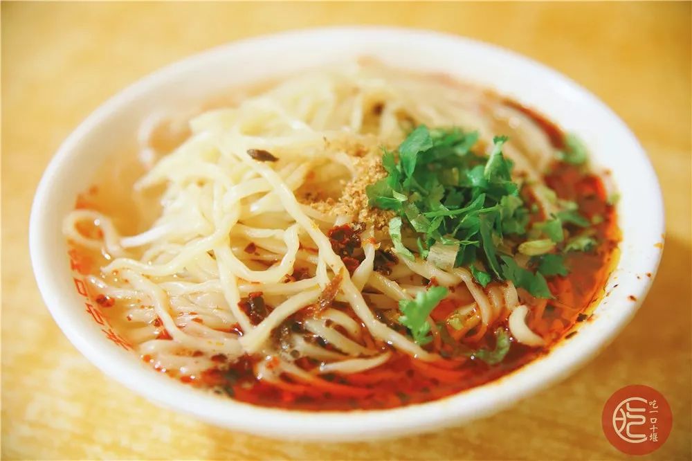 十堰美食面,十堰本地特色菜卤面