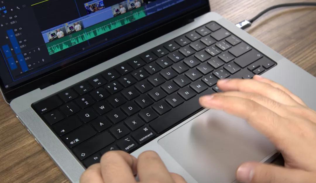 上手了丐版MacBookPro之后,我发现它很强,但也有点菜