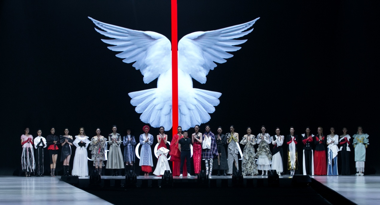 巴黎时装周2021秋冬高级服装展,2020女装冬季时装展