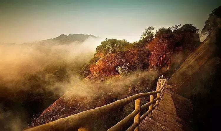 丹霞山震撼,丹霞山看着风景美如画