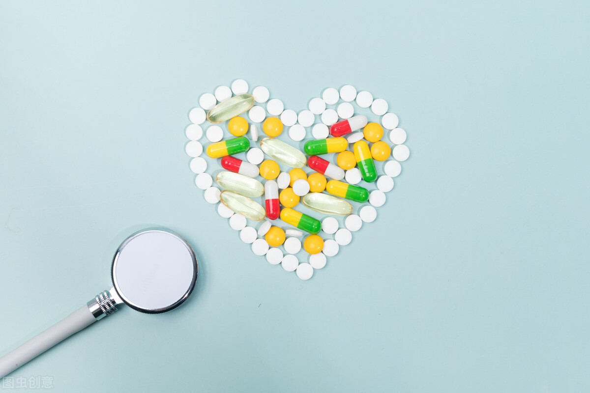 狗狗拉血呕吐没精神是什么原因,狗狗晕车呕吐没精神没食欲怎么办