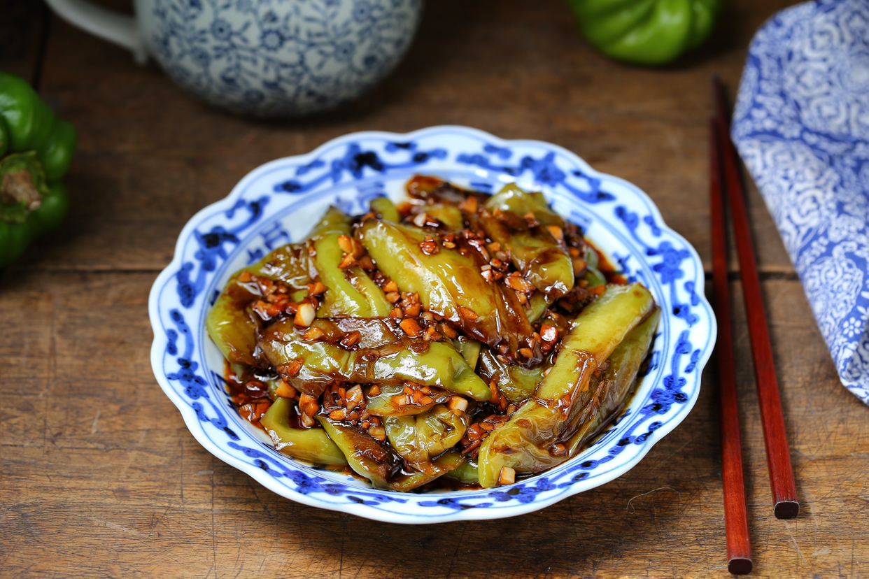 最好吃的辣椒水拌饭吃怎么做,用超级辣的辣椒拌米饭吃