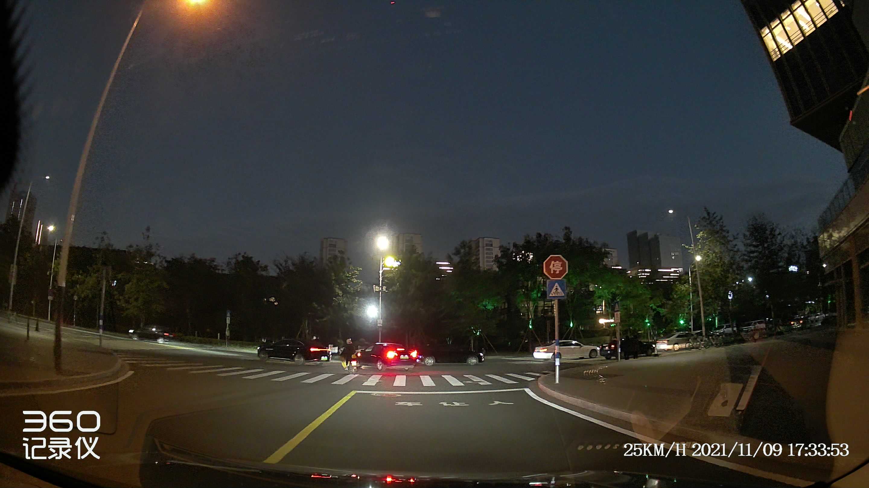 360k680行车记录仪多少钱,360k680行车记录仪可以手机联网