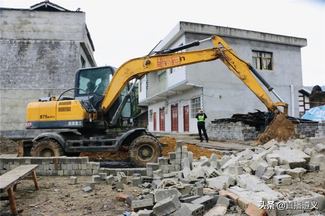 高速公路拆房有争议,高速公路旁边违建会被强拆吗