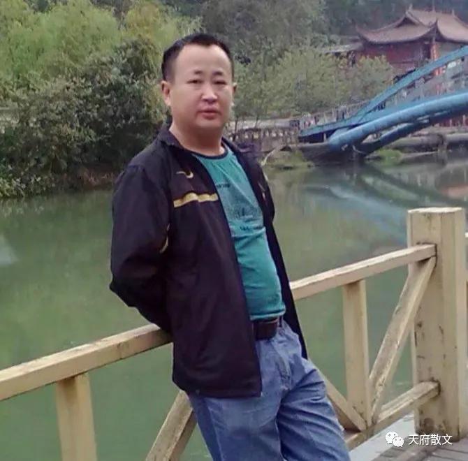 看到爸爸数钱的视频,看爸爸数钱把孩子笑翻了