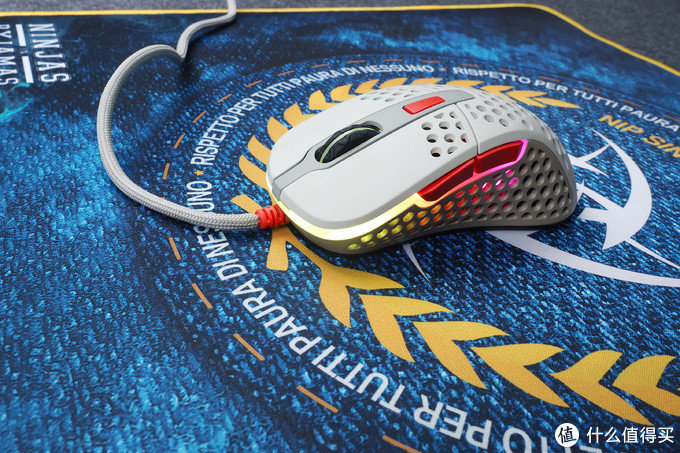 xtrfym4和xtrfym42区别,xtrfym4鼠标适合多大的手