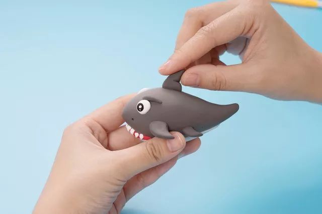 鲨鱼夹盘发教程,鲨鱼步教程新手入门