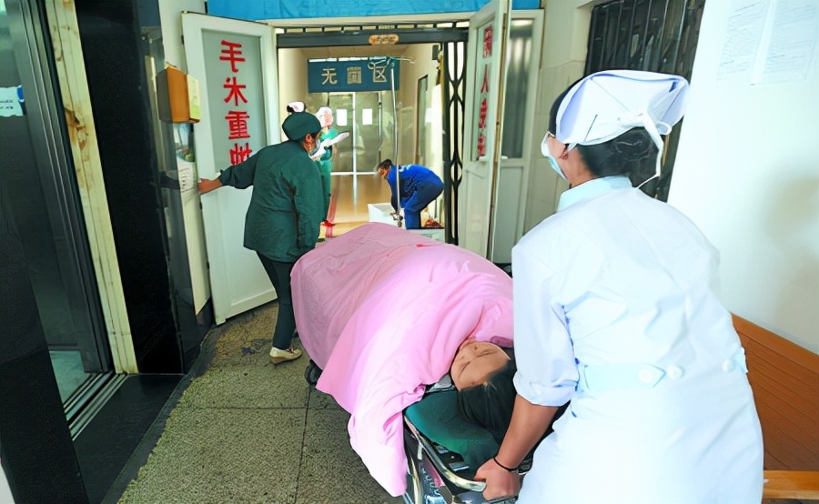 在手术室里,医生都不穿*裤内**,患者不准穿衣服?医生亲自为你揭秘