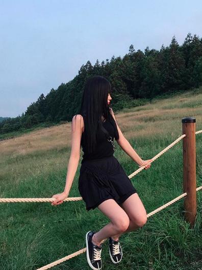 又一双“丑鞋”火了，时髦的人都喜欢把脚趾分开吗？