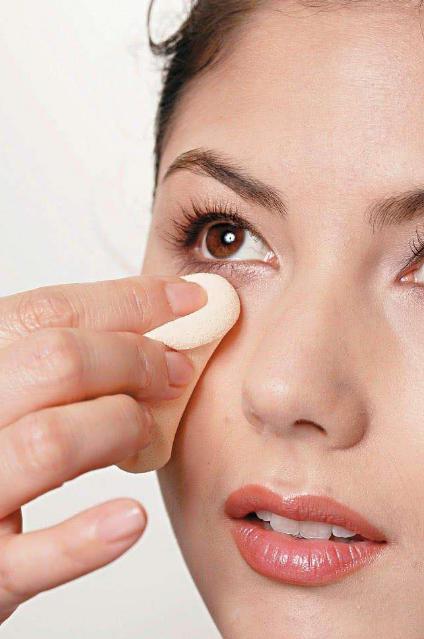 消除烦人眼袋黑眼圈的7个方法,黑眼圈眼袋重最有效的去除土方法