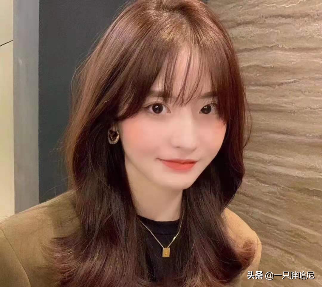 一款减龄且修颜的刘海发型,适合头大女生的发型学生党刘海