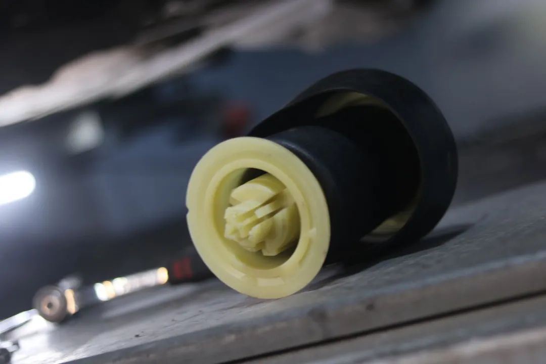 怪兽修车：翻新一辆11年破烂不堪的宝马GT，车况不忍直视