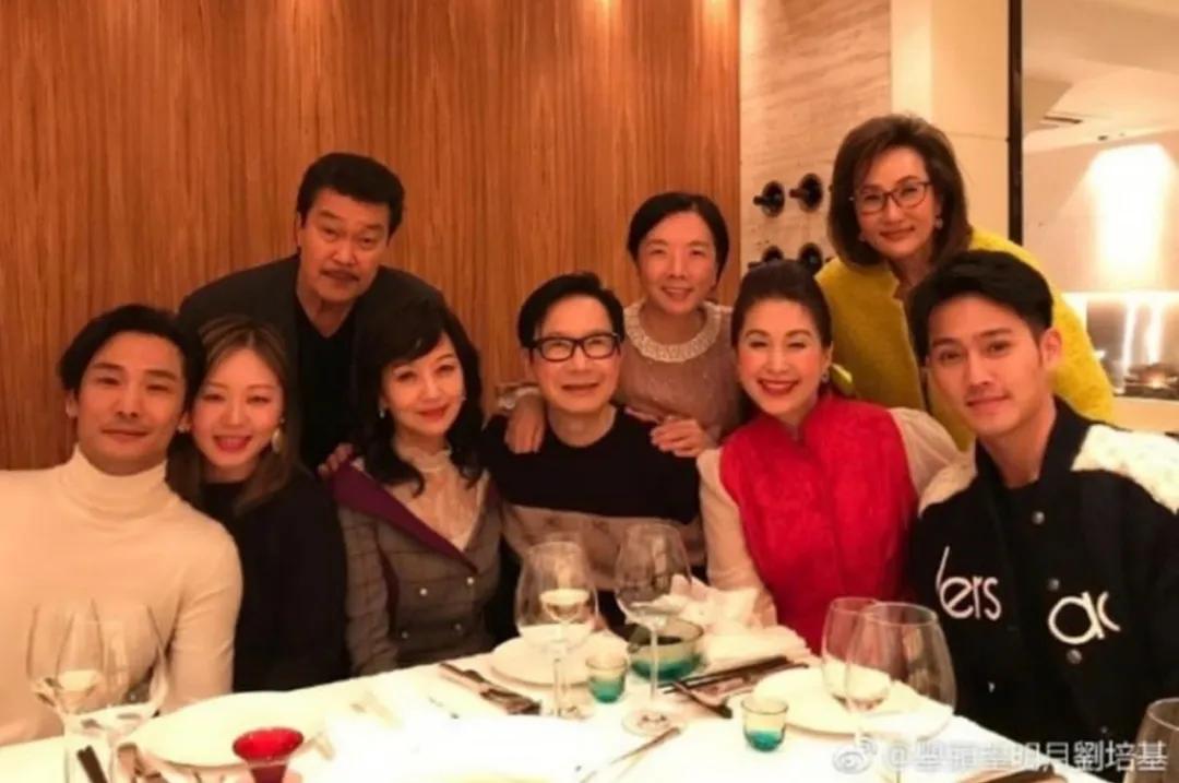 朱玲玲豪门贵妇 (香港豪门贵妇朱玲玲)