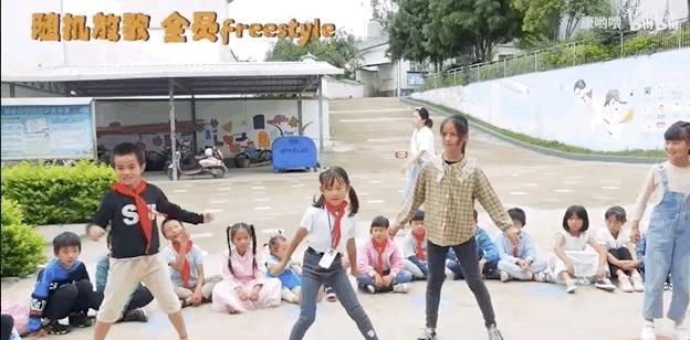 我们去了趟哔哩哔哩美丽小学，和B站小学生斗了波舞